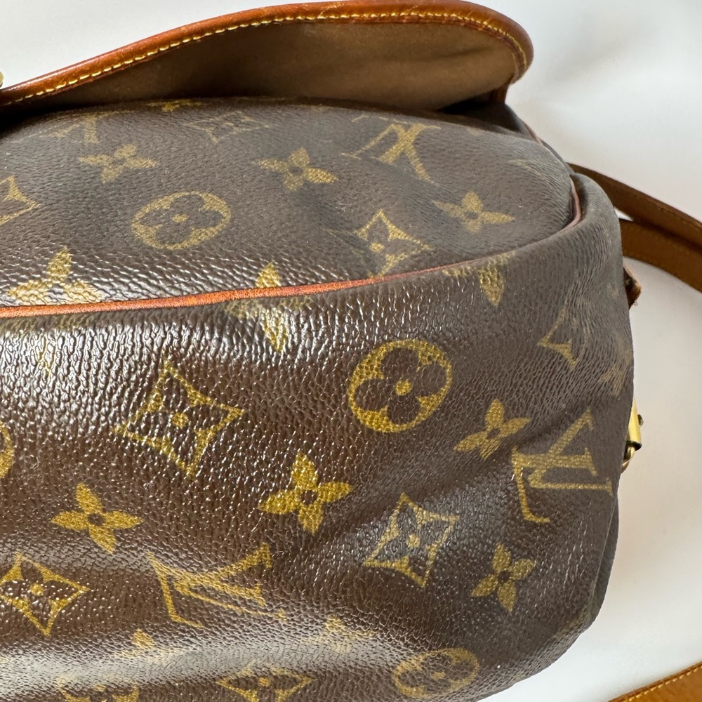 SOLD Louis Vuitton Saumur 35 Monogram Crossbody / Shoulder Bag - Picture 14 of 16